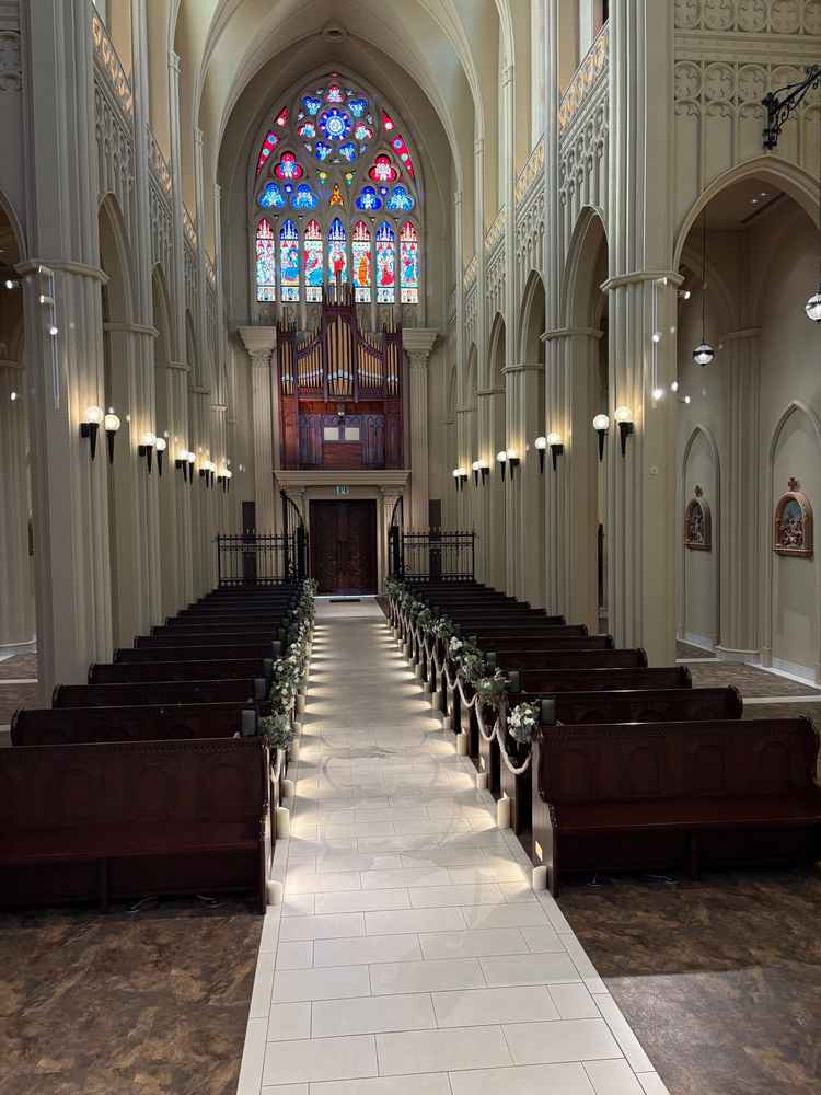 大聖堂は想像以上に豪華で、細かい部分まで作り込んであった。パイプオルガンの実演奏も良い。