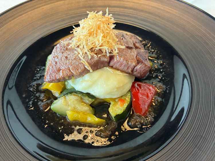 お肉が柔らかく年齢問わず食べれるな、と感じました。季節の野菜も食感があり美味しくいただくことができた