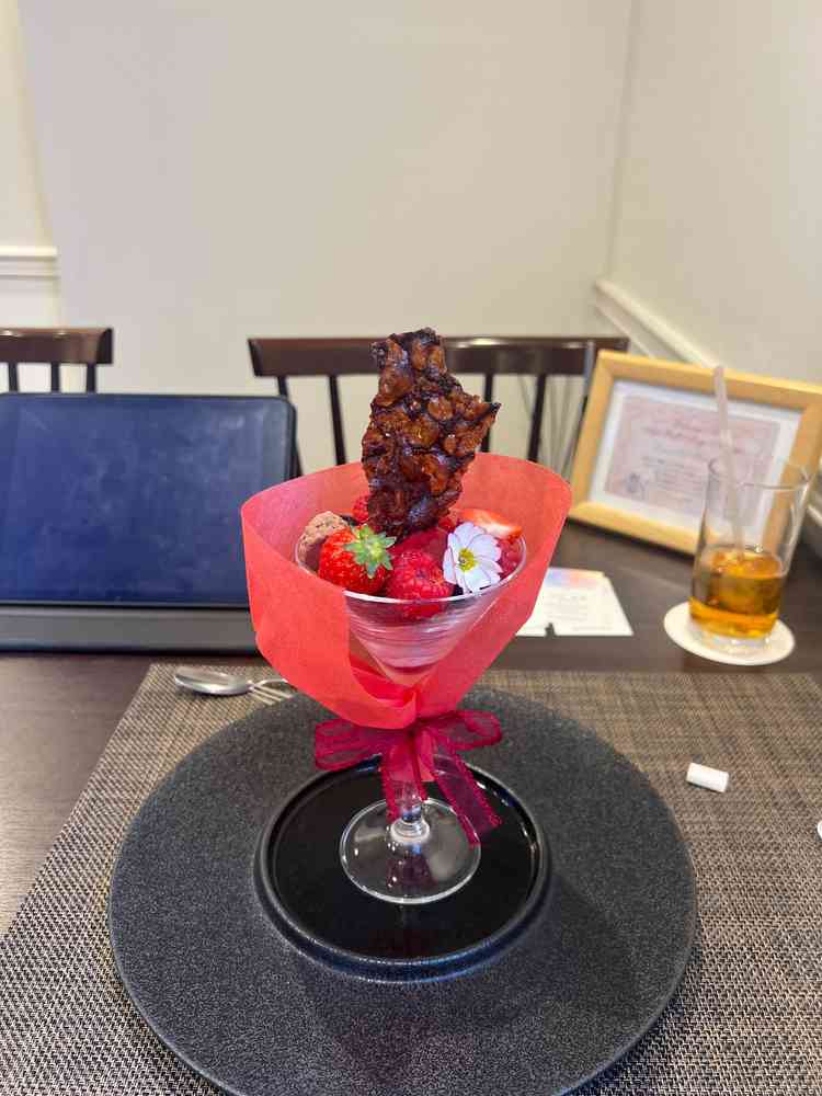 花束に見立てたデザート。お料理はすべて美味しかったです。