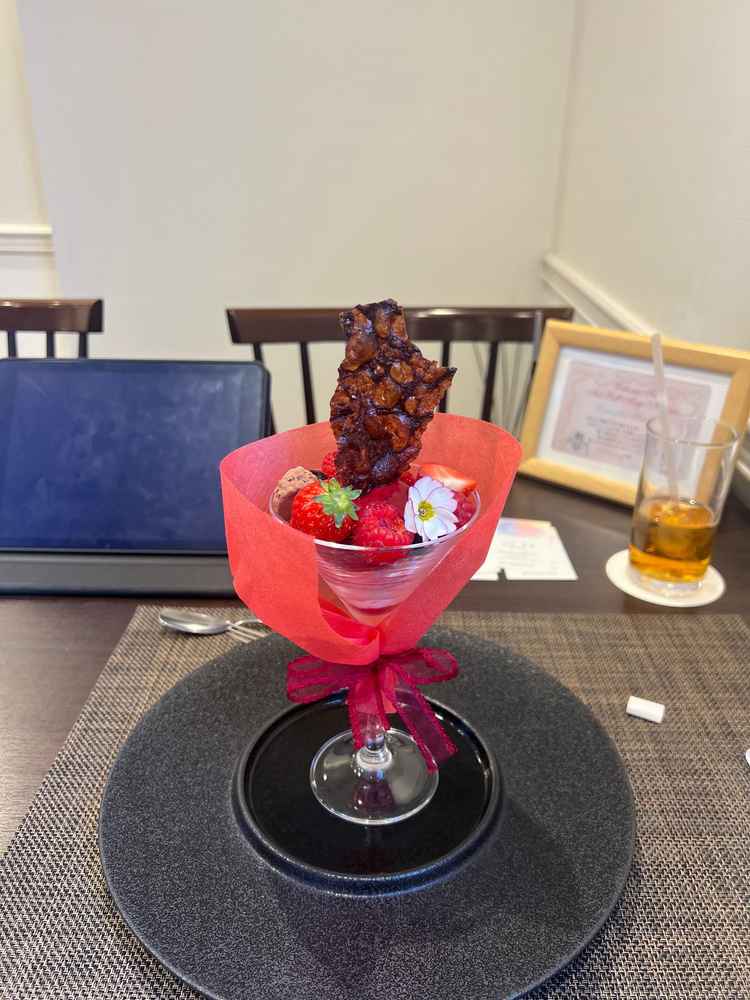 花束に見立てたデザート。お料理はすべて美味しかったです。