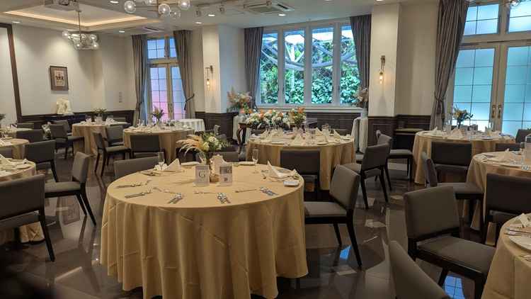 イギリス風の可愛らしい披露宴会場