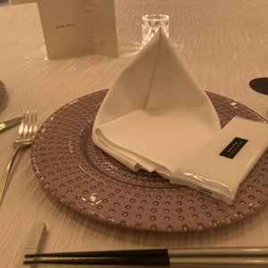 実際に使われている飾り皿！飾り皿を使った演出も教えてくださり当日を想像出来ました。