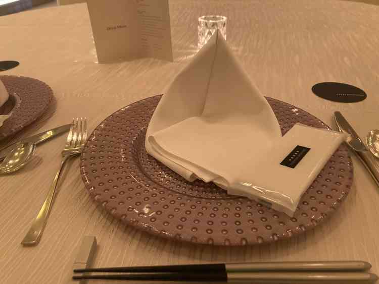 実際に使われている飾り皿！飾り皿を使った演出も教えてくださり当日を想像出来ました。