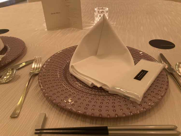 実際に使われている飾り皿！飾り皿を使った演出も教えてくださり当日を想像出来ました。