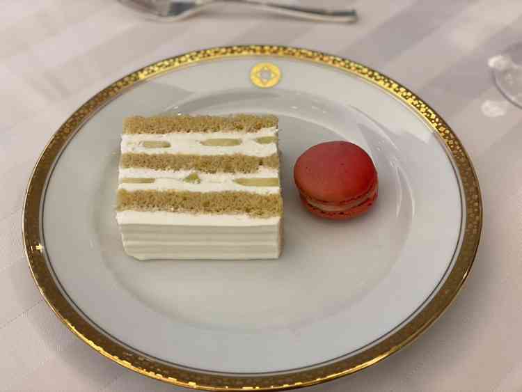 ホテル名物のスーパーショートケーキの写真