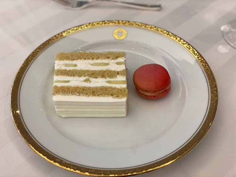 ホテル名物のスーパーショートケーキの写真