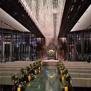 チャペルの写真。シャンデリアが印象的でした。