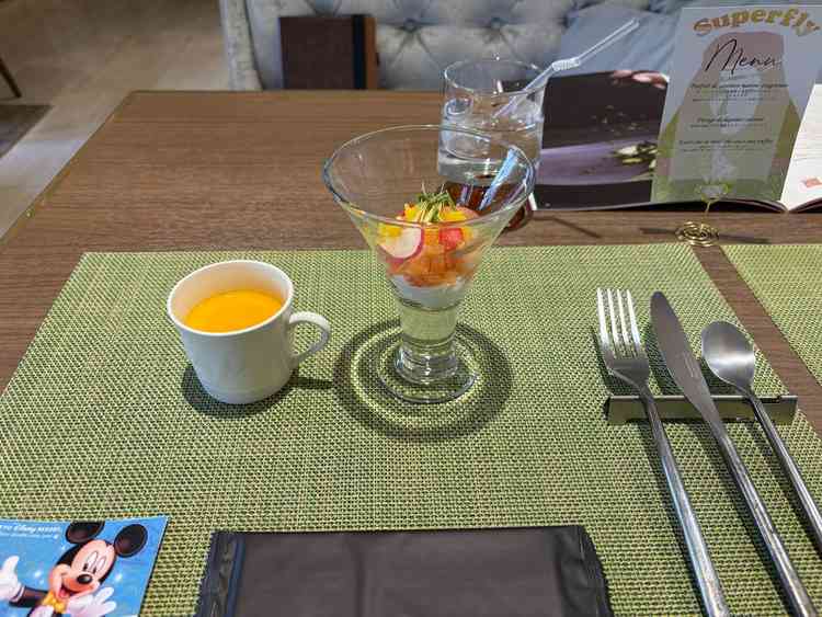 試食の前菜とスープ