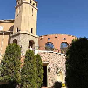 南フランスの街並みのような外観