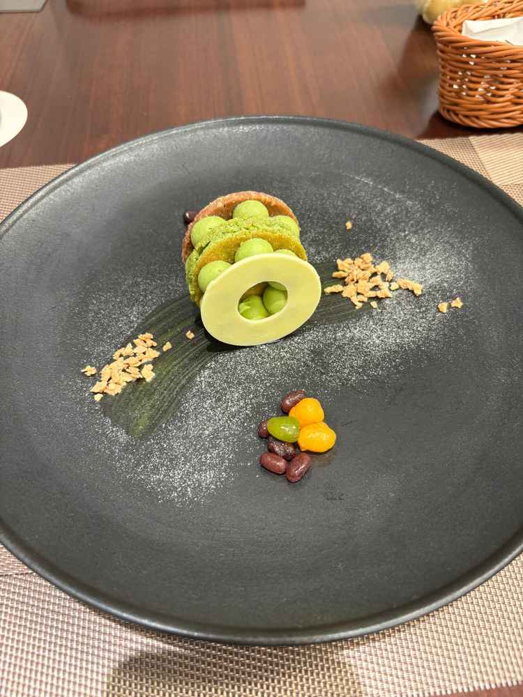 見た目と食感が楽しめるスイーツでした。