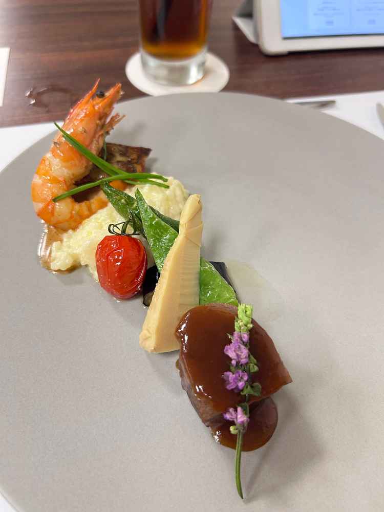 お料理の試食。お魚料理の海老と真鯛のポワレ、リゾット、お肉料理が特に美味しかったです。