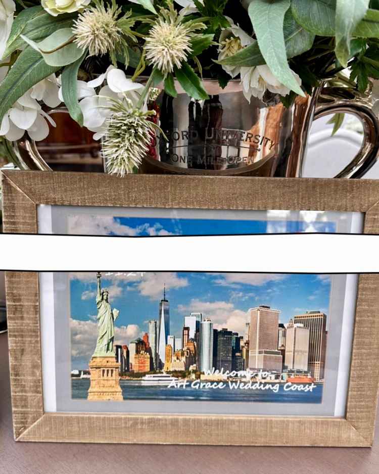 披露宴会場のエントランスに、私達の思い出であるニューヨークの写真を飾っていくださいました。
