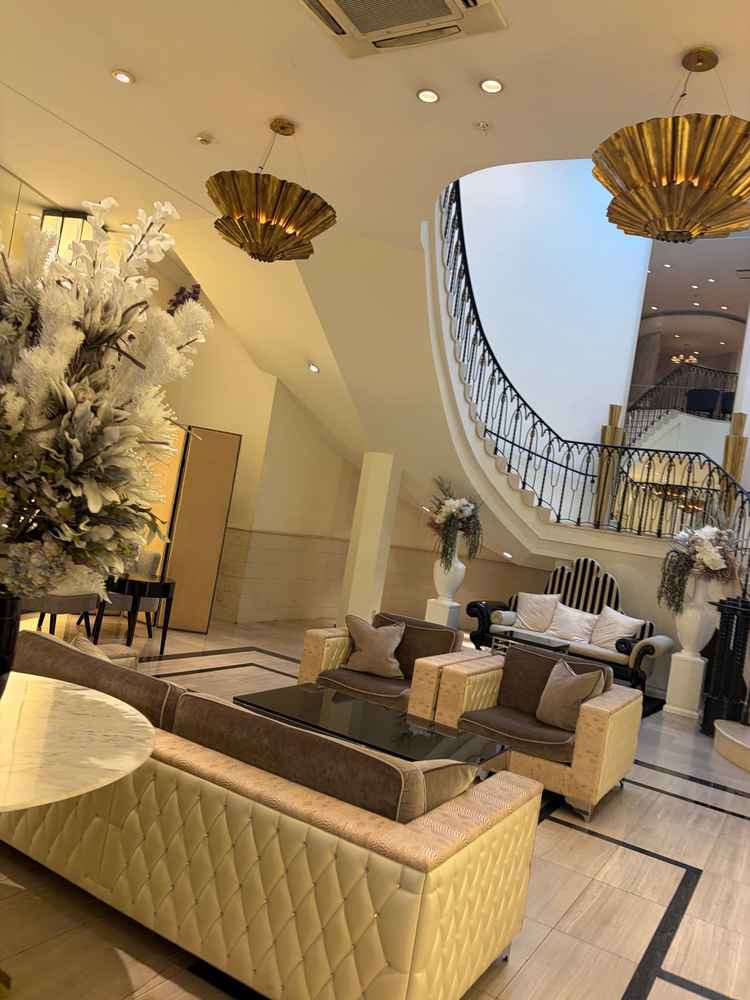 ロビー。キレイめな空間で、ゲストを迎える場所としてちょうど良い緊張感もありつつ素敵な雰囲気だった。