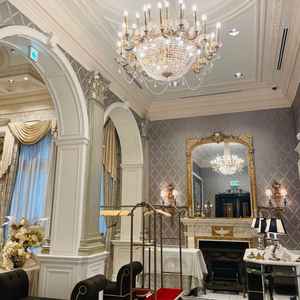 別館の建物の入り口です。天井も高く広々とした印象で素敵でした。