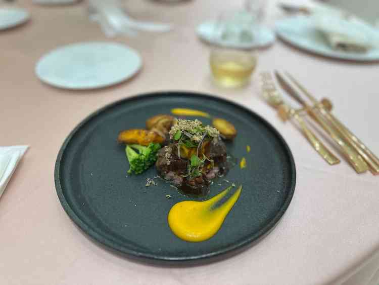 実際に提供している上から2番のコースのメイン料理