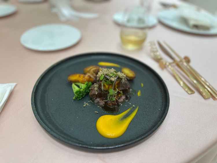 実際に提供している上から2番のコースのメイン料理