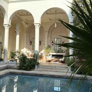 会場中心のガーデン