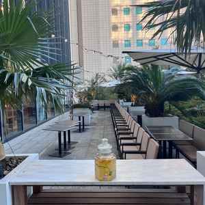 デザートブッフェが可能な外の写真。ビールサーバーやおつまみなども可能とのことで案が膨らみました。