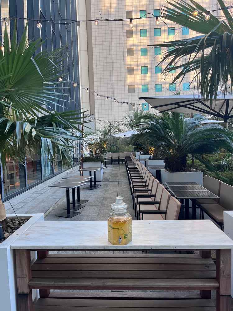 デザートブッフェが可能な外の写真。ビールサーバーやおつまみなども可能とのことで案が膨らみました。