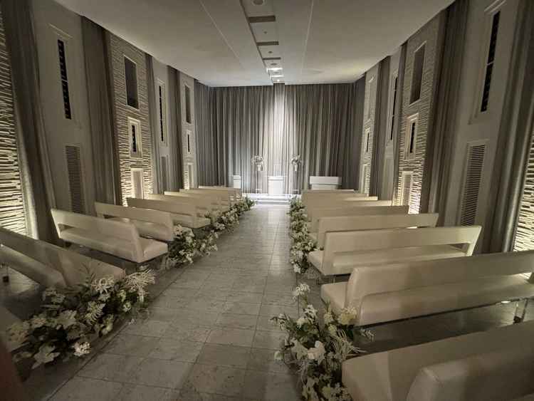 チャペルはカーテンが閉まった状態でした。