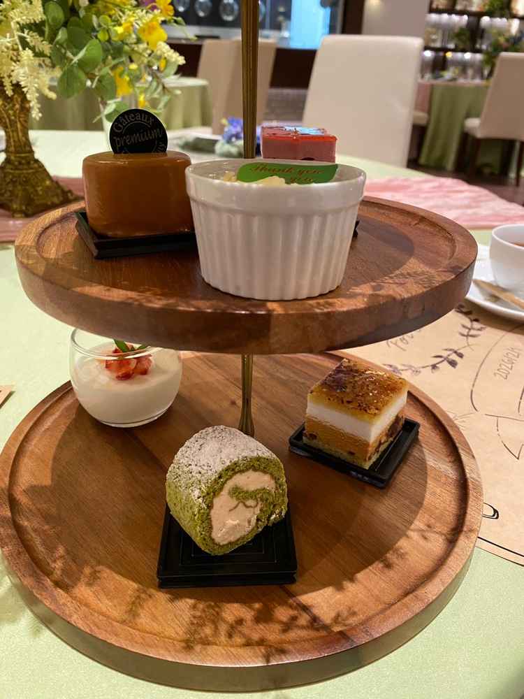 デザートだけでなくアイスのビュッフェもあるらしく、大変美味しかった。