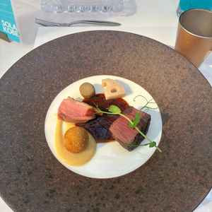 試食会です。とても美味しい料理でした！！