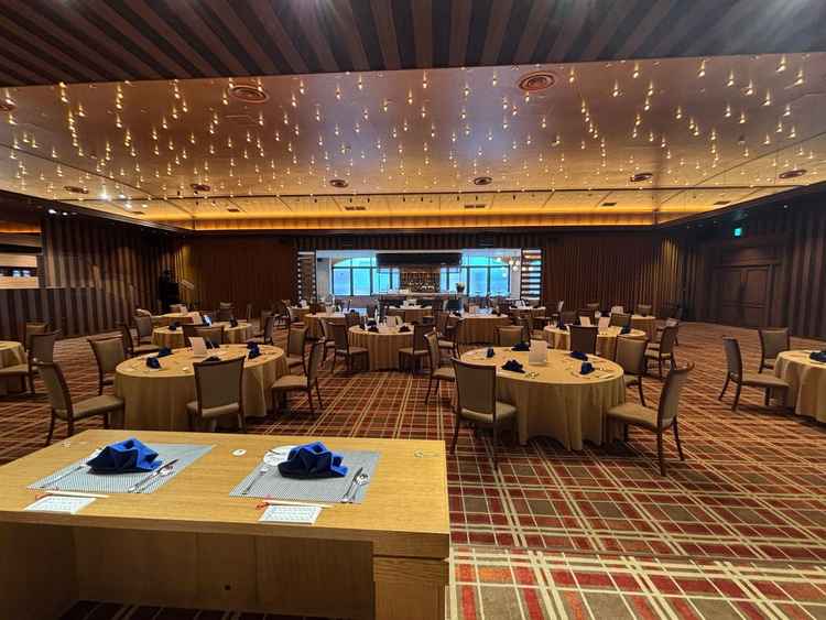 星空のような綺麗な披露宴会場でした。