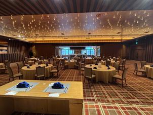 星空のような綺麗な披露宴会場でした。
