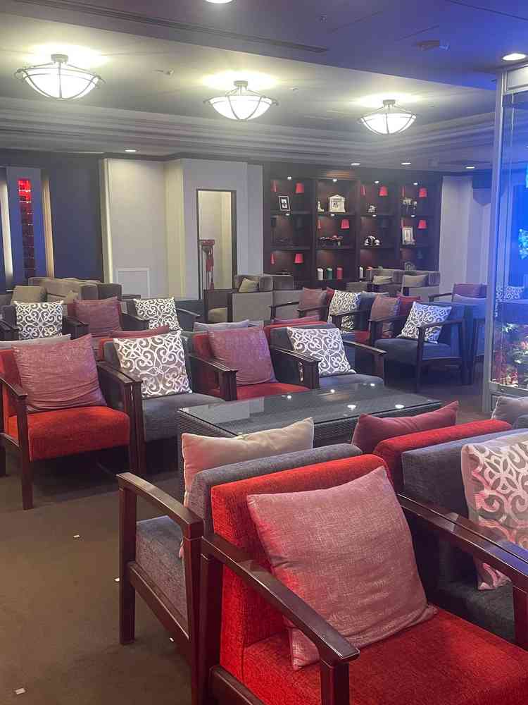 挙式と披露宴の合間にゲストが待機できるバースペースがありました。お酒も持ち込むことが出来るそうです。