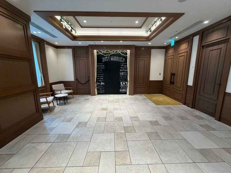 披露宴会場の通路部屋