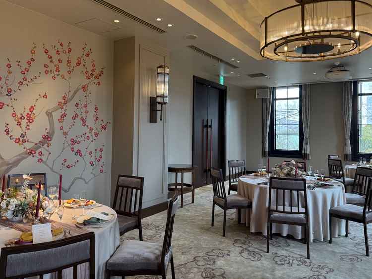 披露宴会場（モニカ）です。スイートより少し大きい会場ということでした。