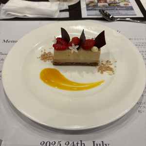 試食にて、デザートのきな粉のケーキ