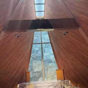 チャペルは写真で見るイメージよりもこじんまりとして感じました。