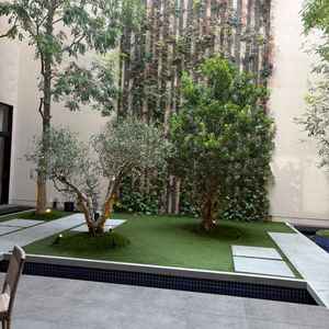 式場に入ってすぐにガーデンがあり自然を感じられる。