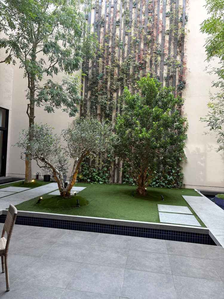 式場に入ってすぐにガーデンがあり自然を感じられる。