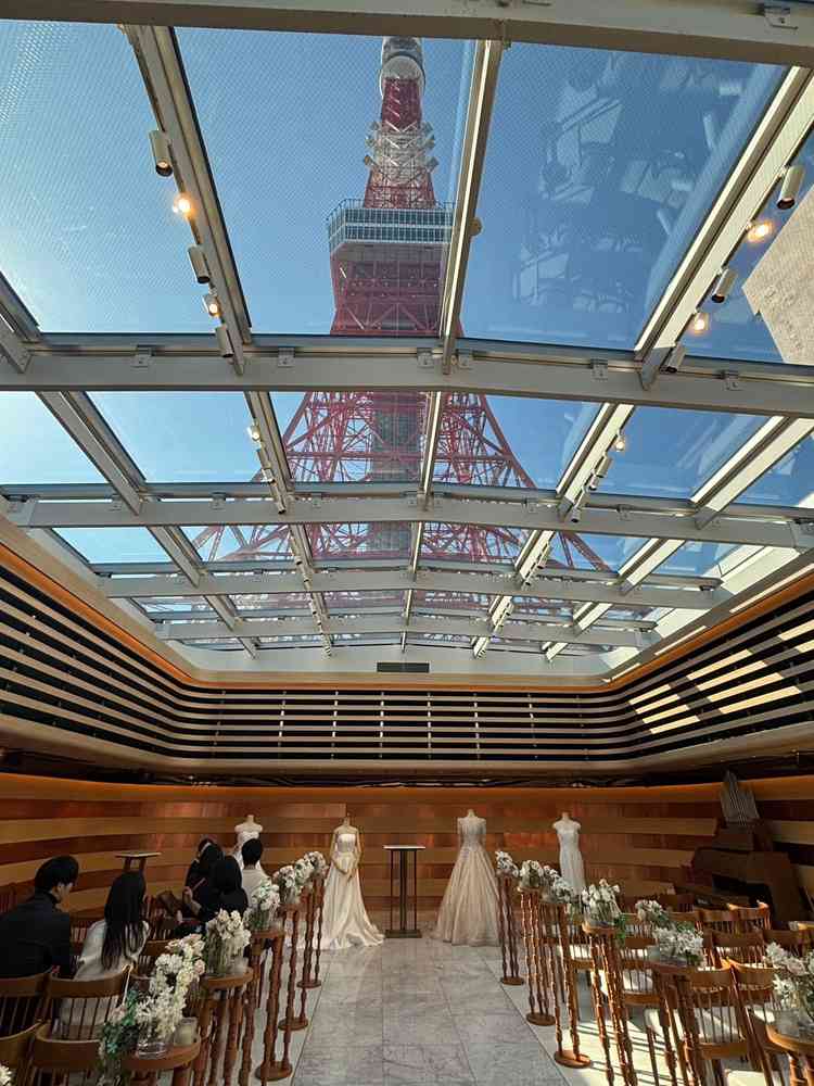 東京タワーが広がるチャペル