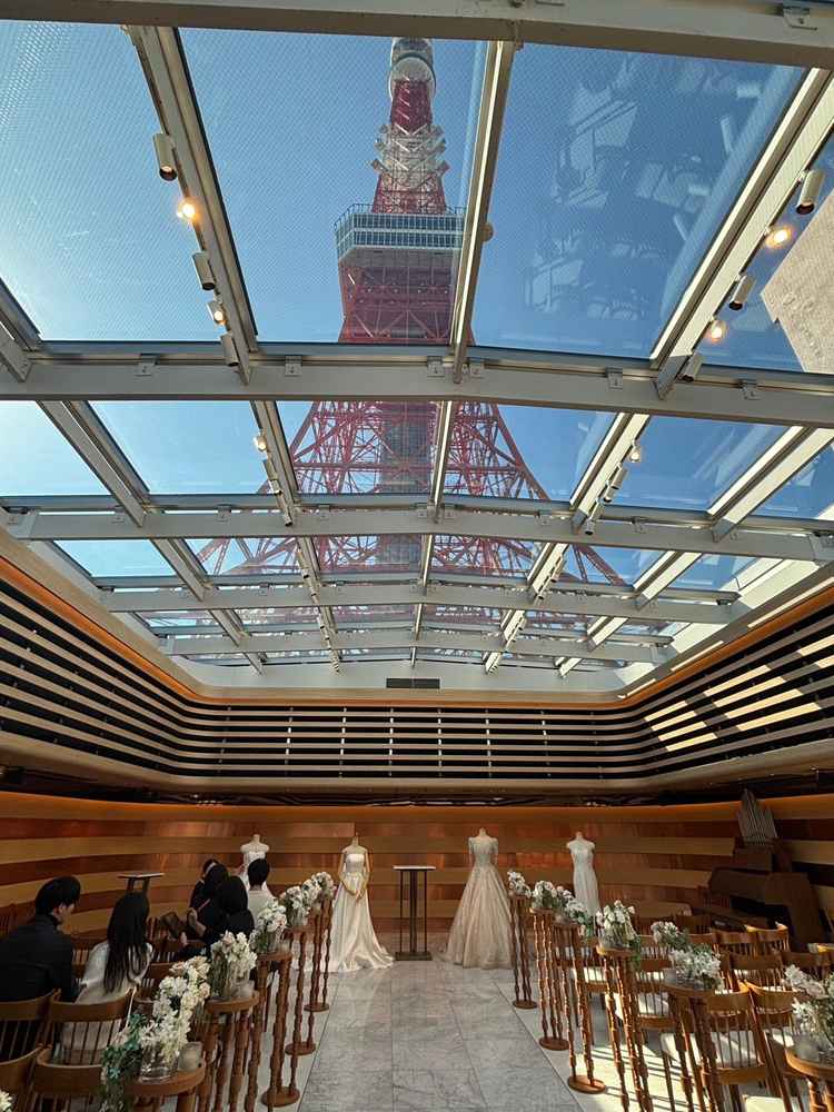 東京タワーが広がるチャペル