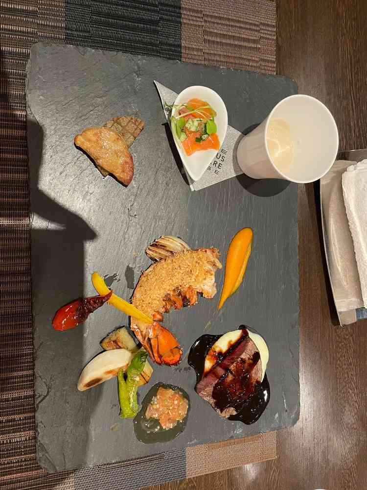 付け合わせまでこだわった料理で、どれもとてもおいしかったです。