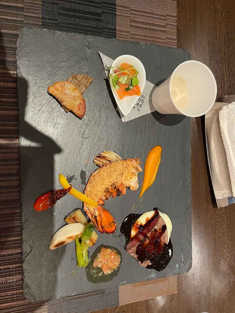 付け合わせまでこだわった料理で、どれもとてもおいしかったです。