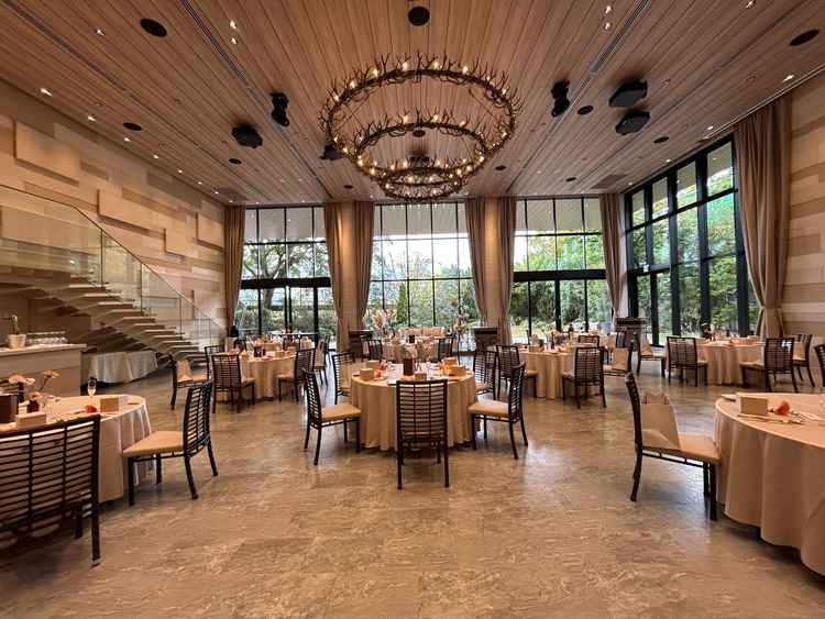 披露宴会場。緑が広がっていてよかった。