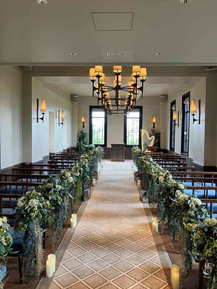 チャペルのライトがとてもオシャレでした