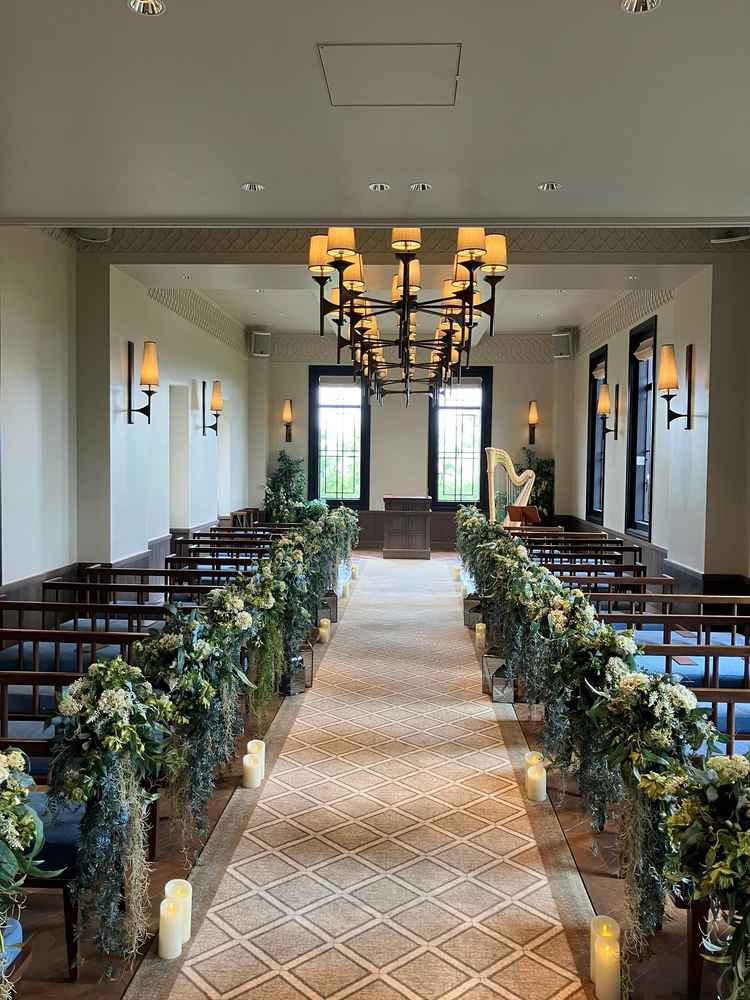 チャペルのライトがとてもオシャレでした