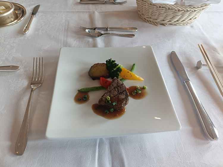 メインのお肉はお肉自体はもちろん、ソースの味がとても美味しくてとても満足のいく味だった。