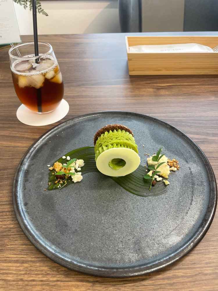 デザート。味はもちろん盛り付けも綺麗で目から楽しめました。お料理の意味もとても素敵でした。