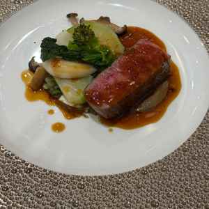 試食会のメインの牛肉。お腹もソースも美味しく、ボリュームもたくさんでした。