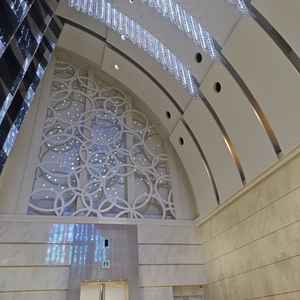 この日は雨が降っていましたが、それでも自然光が入ってきていて、とても綺麗な教会でした。