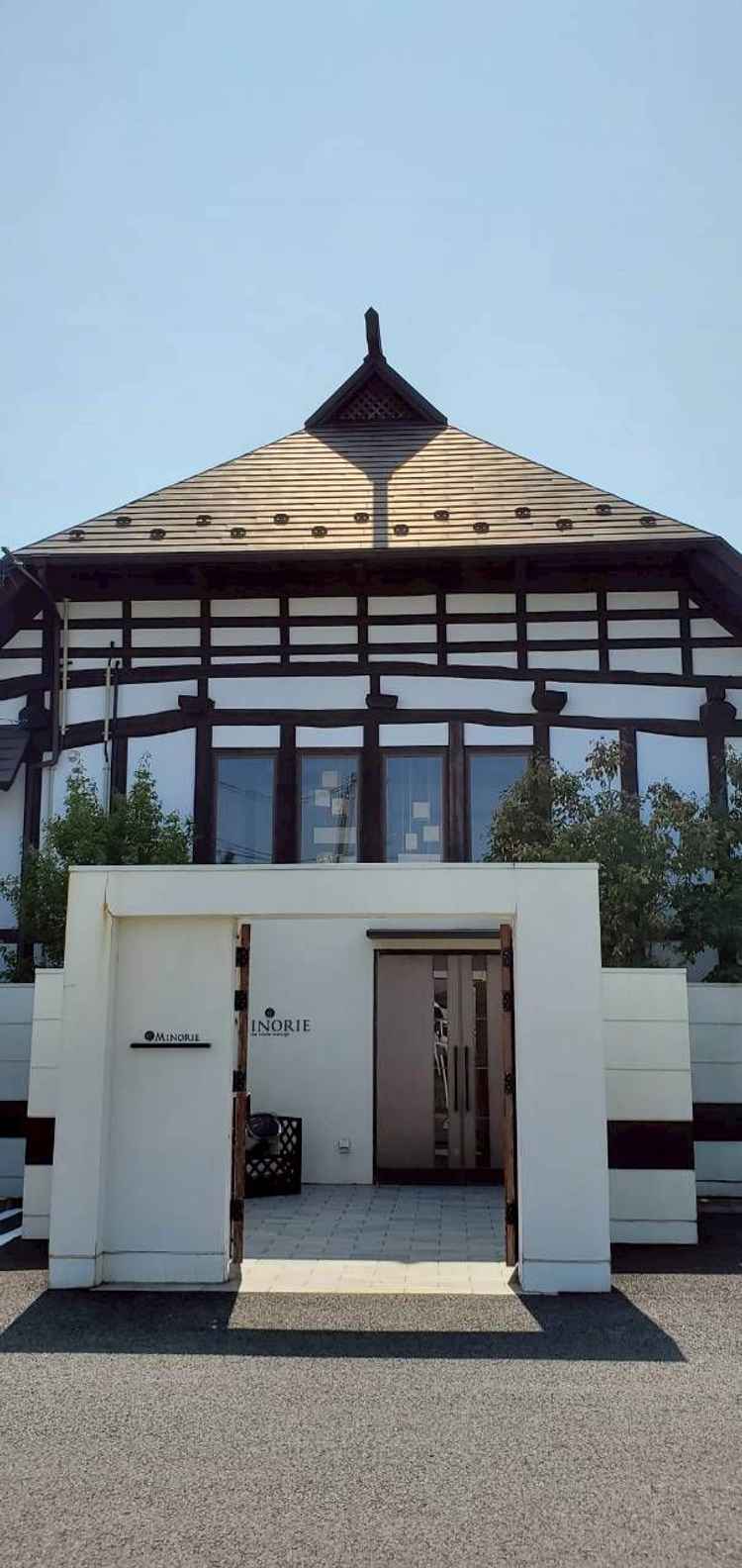 ミノリエの外観写真。古民家をリノベーションしたと思えないような高級感溢れる外観。