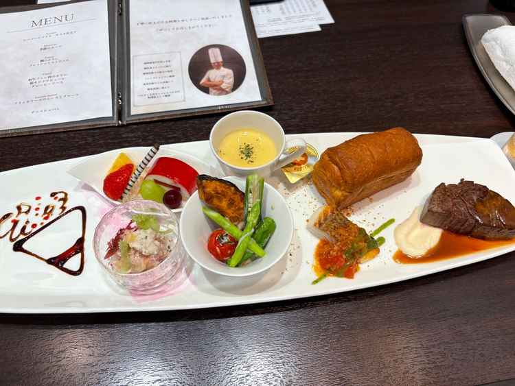 試食。当日に出る料理の一部分。