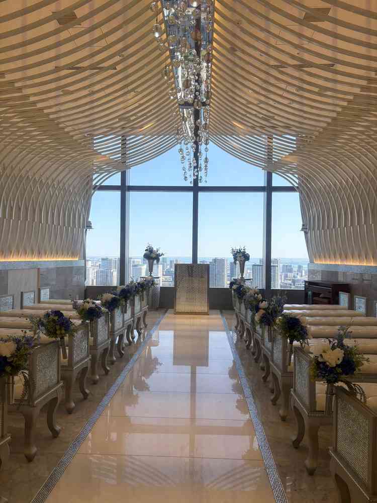 チャペルはコンパクトめ