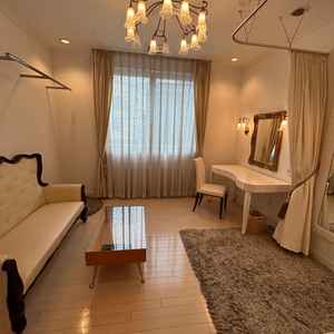 新郎新婦の控え室。大きい鏡があり、新郎新婦で部屋が分けられていて良かったです。